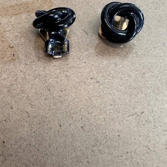 Vintage Round Black Twisted Circle Clip On Earrings. - Picture 2 of 5